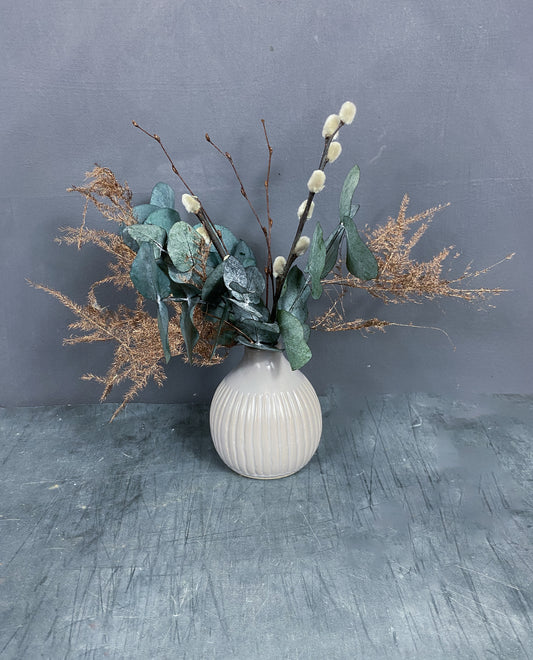 Lara festive dried flower Bud Arrangement