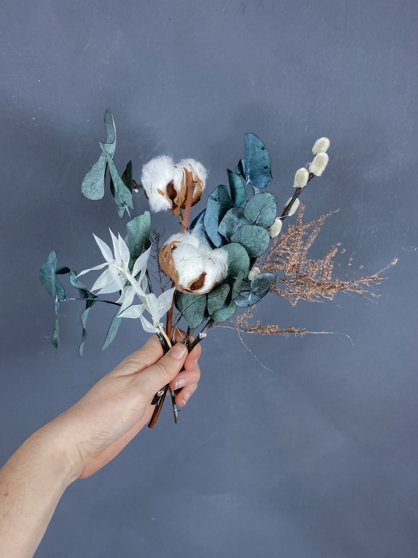 Layla festive dried flower Bud Arrangement