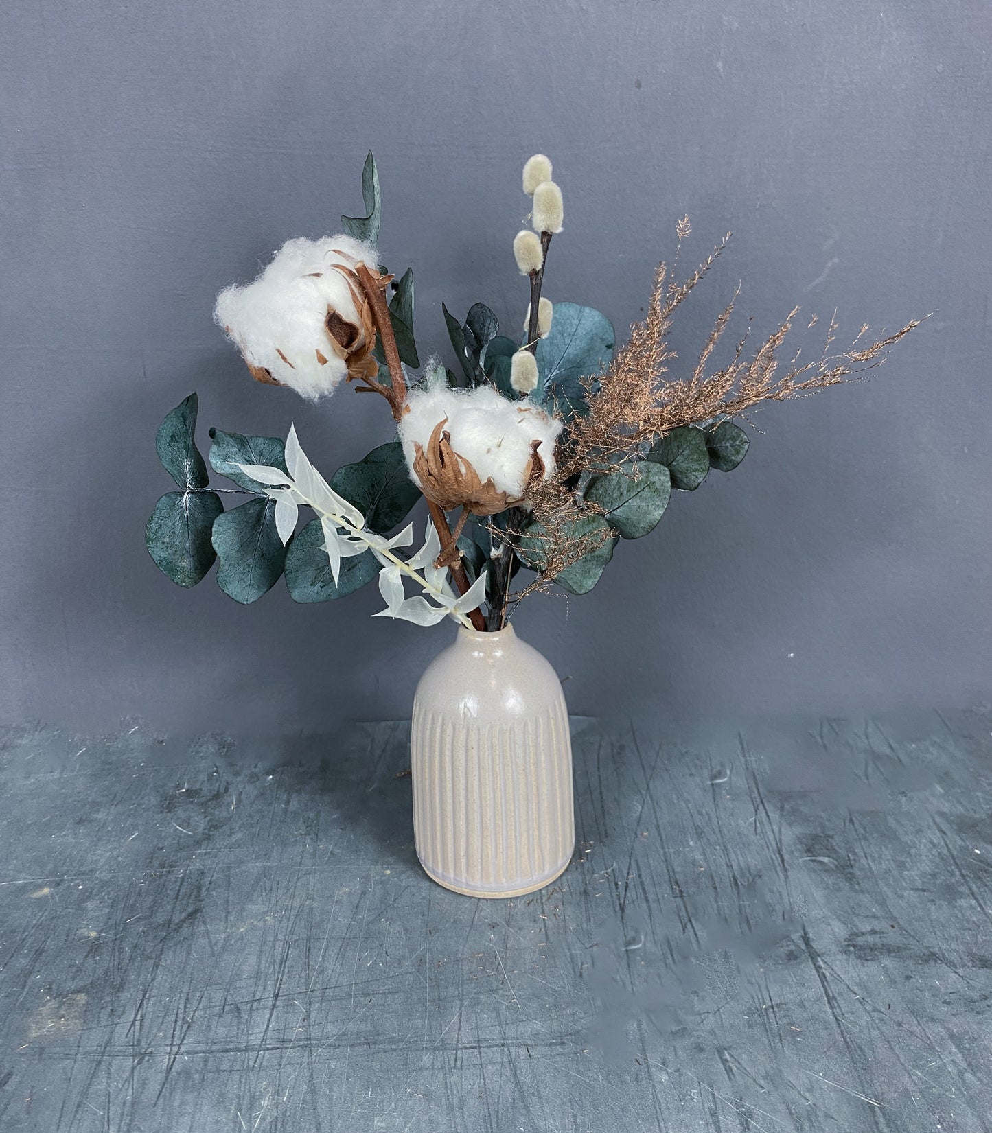 Layla festive dried flower Bud Arrangement