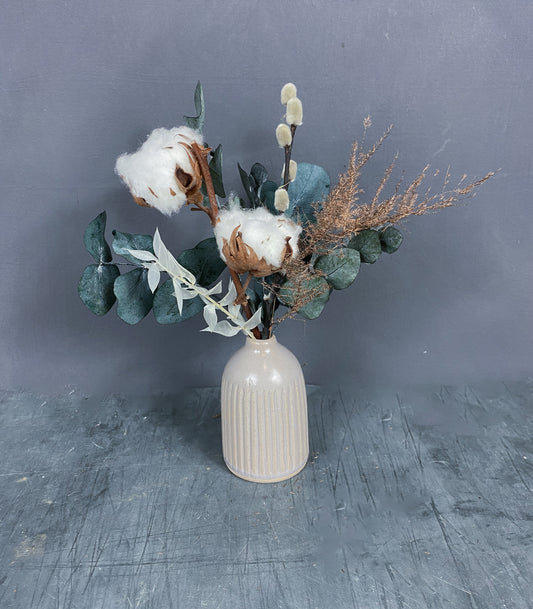 Layla festive dried flower Bud Arrangement