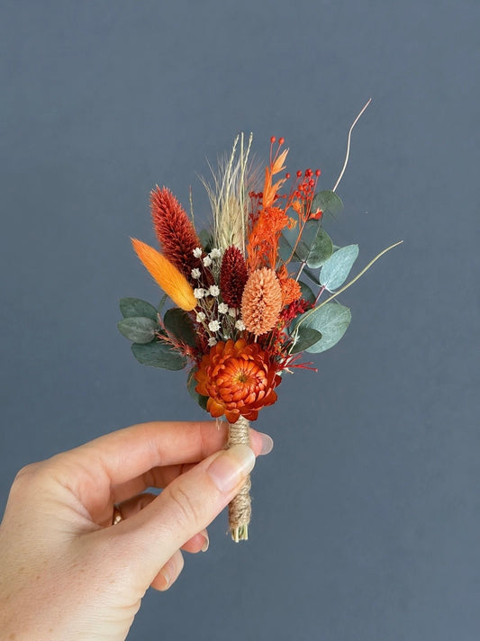 Sara dried flower buttonhole